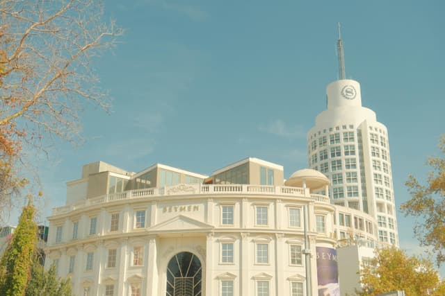 Contemporary architecture in Ankara featuring a prominent shopping center under a clear sky.
